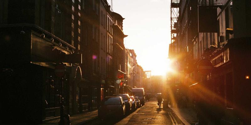 网络技术演进与赋能:软件工具革新与资源共享新生态